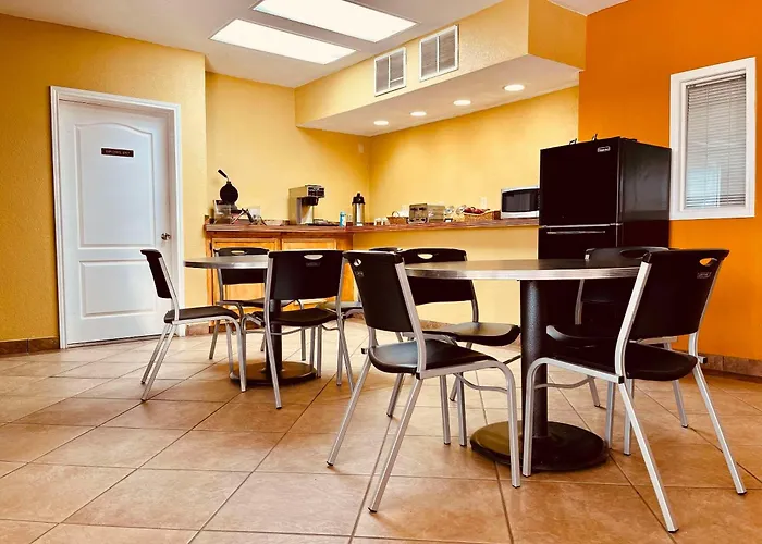 Econo Lodge Del Rio